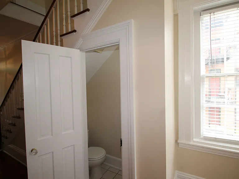 209 W Hall St #A — Photo 11
