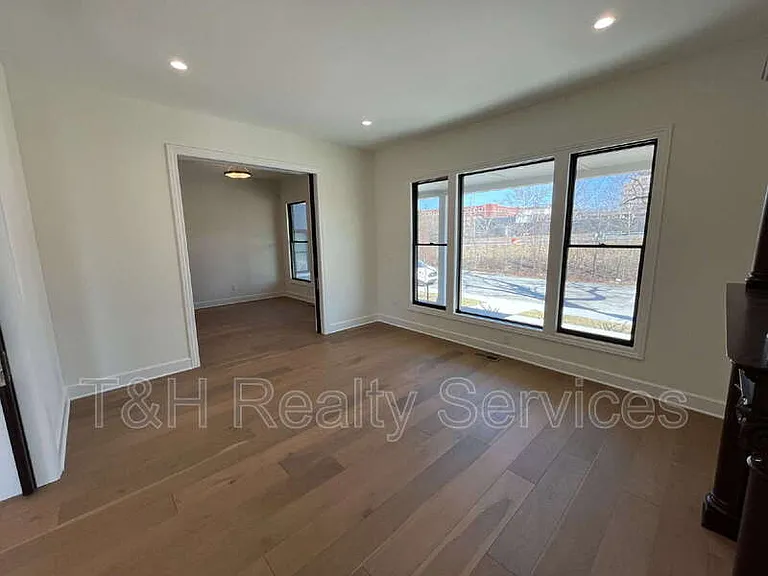 822 Union St — Photo 6