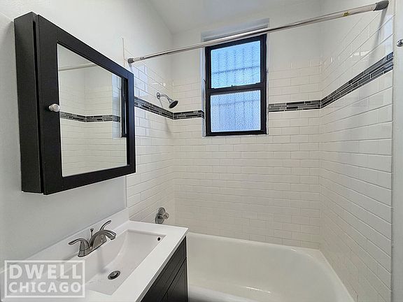 5th image of 3349 N Marshfield Ave #102