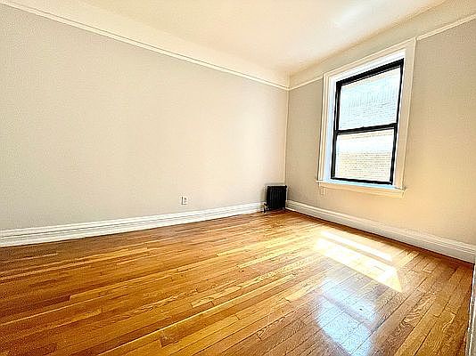 2nd image of 184 Nagle Ave APT 4C