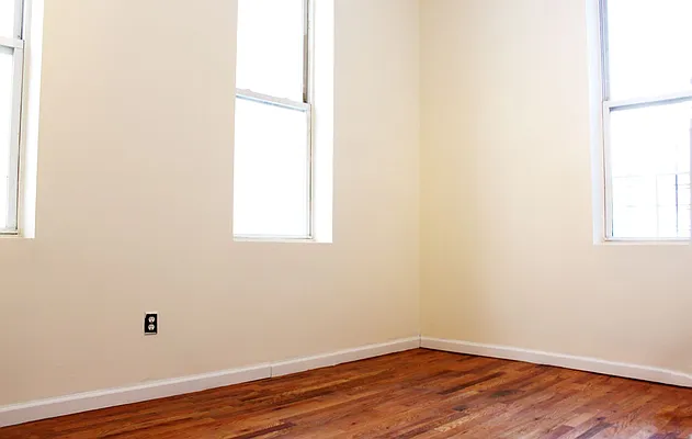 Rented by Premier Metro Realty Corp | media 31