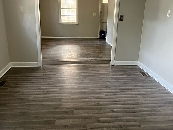 4th image of 2646 Hanson St