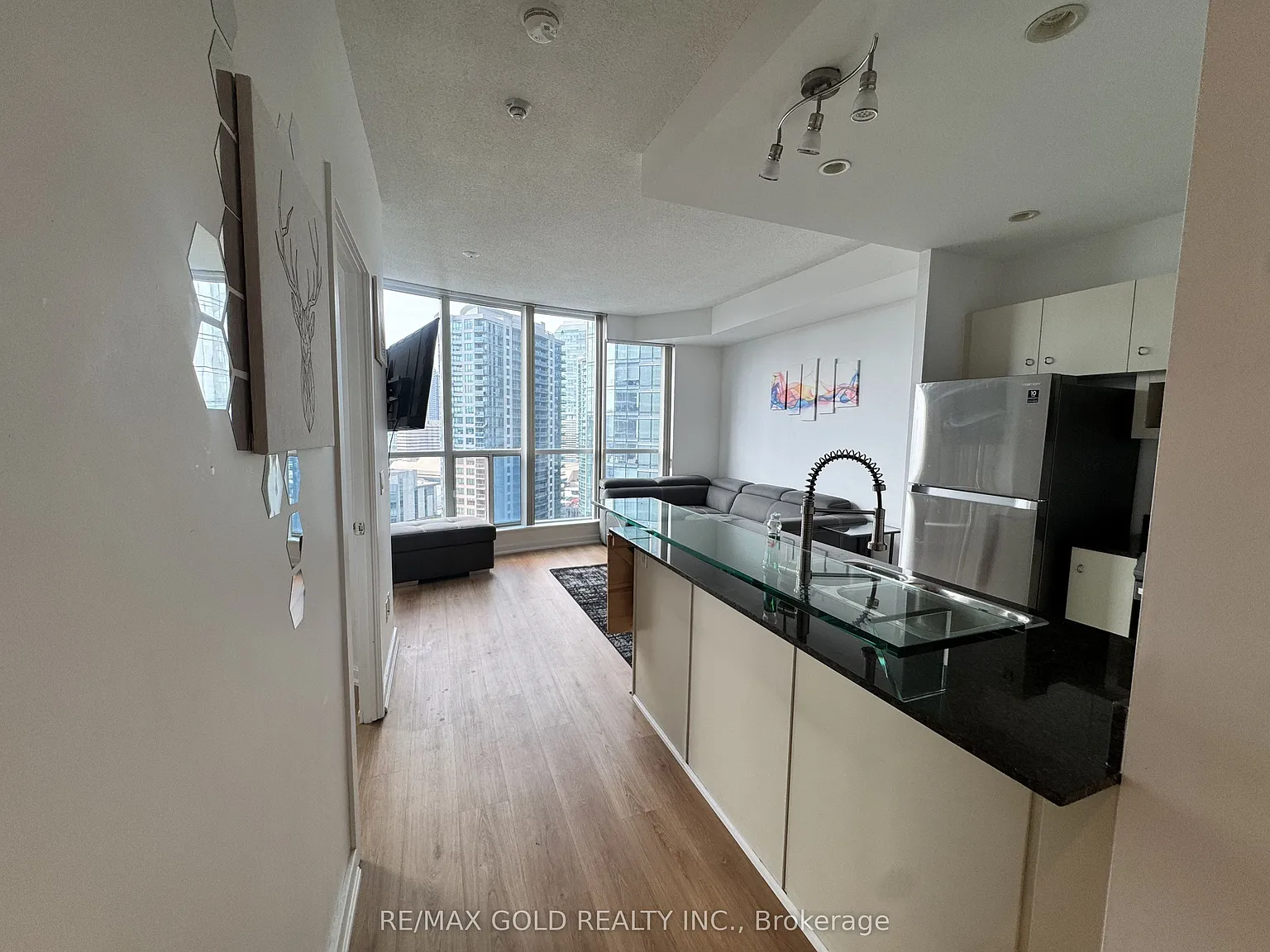 8 York St — Photo 3