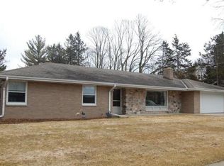 330 Green Bay Rd, Thiensville, WI 53092