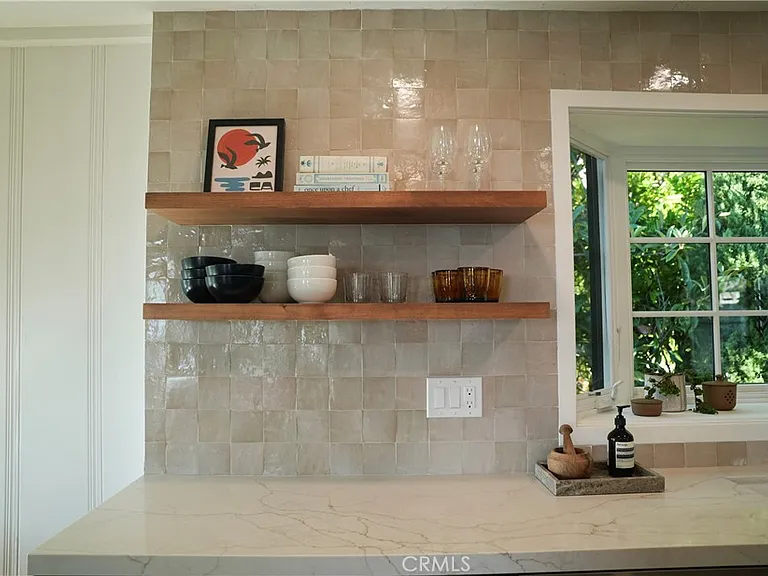 843 La Vista Dr — Photo 6