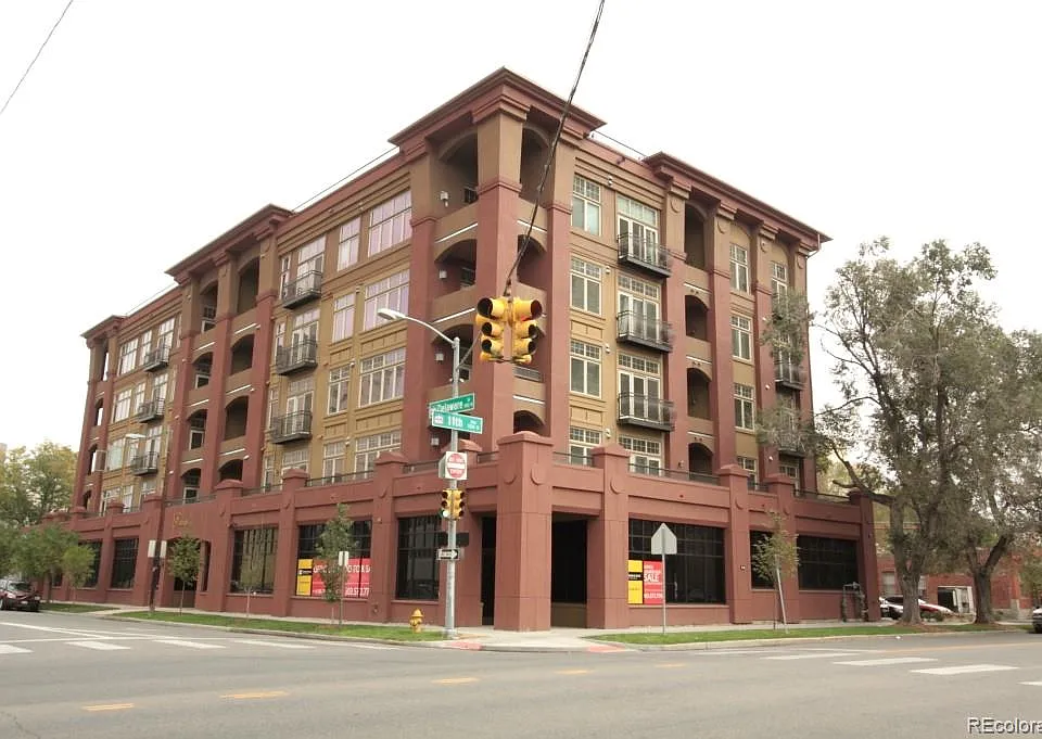 1120 Delaware St #405