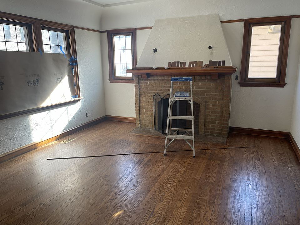 Living room, featurees 1920's sconces and a decorative faux fireplace.