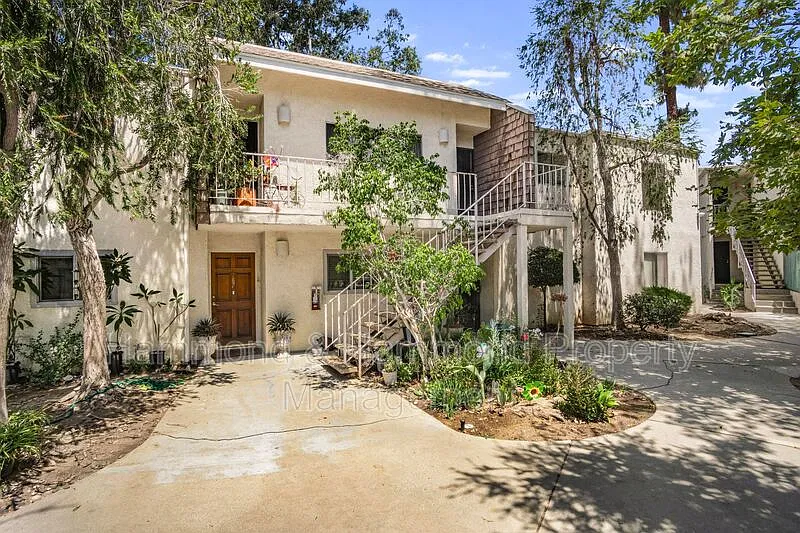 4 bed, 2.0 bath, 1223 sqft, $3,400 — Photo 4