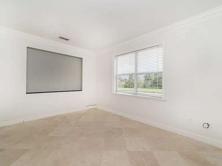 10124 Malpas Point — Photo 12