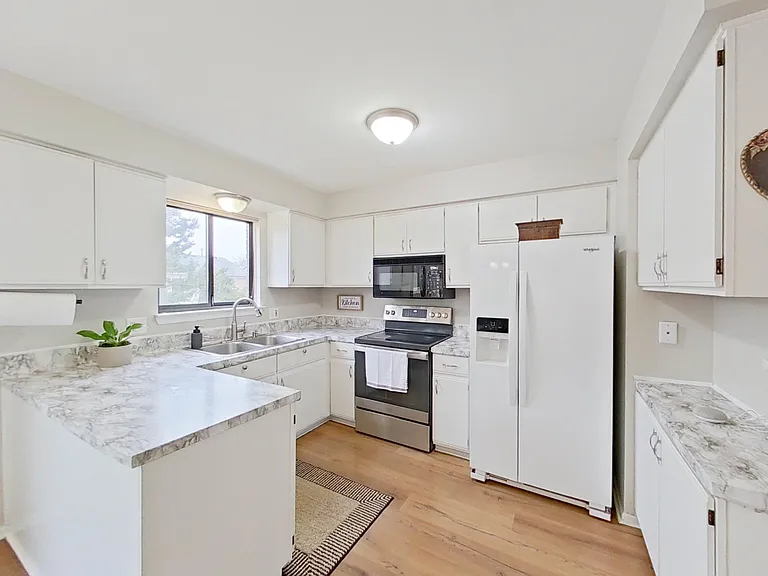 1477 Fairfax Dr — Photo 8