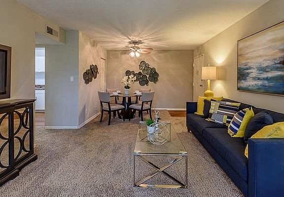 5th image of 118 La Mancha Dr APT H
