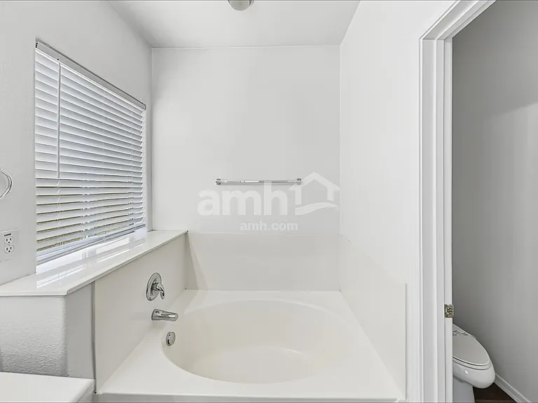 11621 W Lincoln St — Photo 12