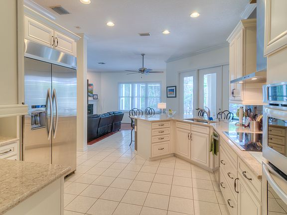 2nd image of 3820 Watercrest Dr
