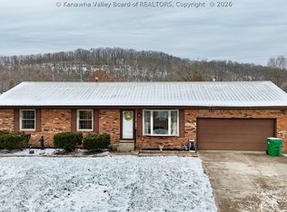 194 Shawnee Est, Winfield, WV 25213