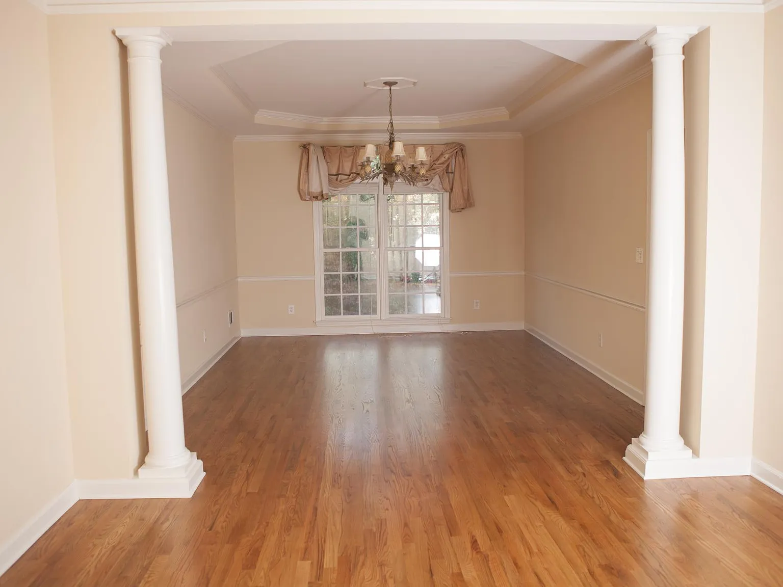 4 bed, 3.5 bath, 3545 sqft, $3,850 — Photo 4