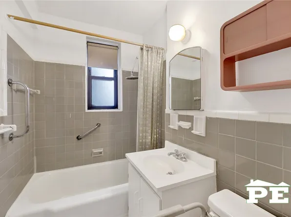 2425 Haring Street image 24 of 28