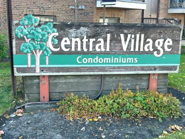 709 W Central Rd APT C5, Mount Prospect, IL 60056