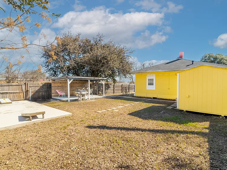 475 E French Pl — Photo 30