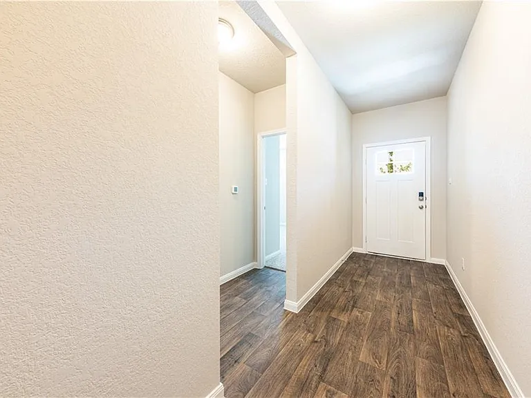 109 Jubilee Dr — Photo 2