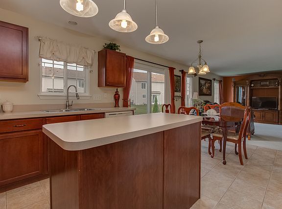 3rd image of 1316 Glenridge Ct N