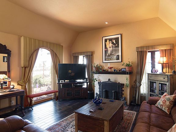3rd image of 5002 Sierra Villa Dr