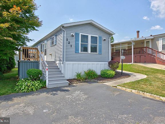 3rd image of 121 Pheasant Ridge Cir