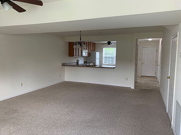 4th image of 342-356 Lantern Ln #348