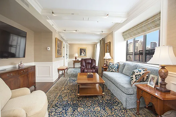 Sold by CitiSuites International Realty | media 17