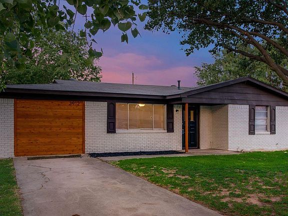 3rd image of 3912 Lakewood Dr #B