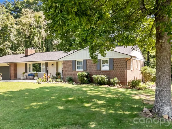 1 Oakwilde Dr, Asheville, NC 28803