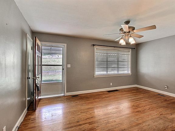 3rd image of 312 Mullins St