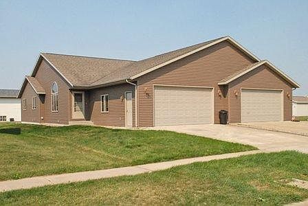 1st image of 905 Daffodil St