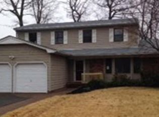 41 Sycamore Ave, Lake Grove, NY 11755