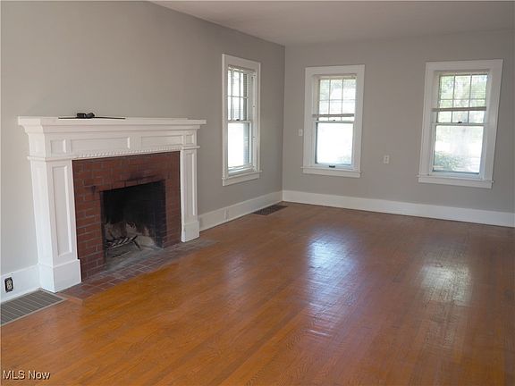 2nd image of 736 Chestnut Blvd