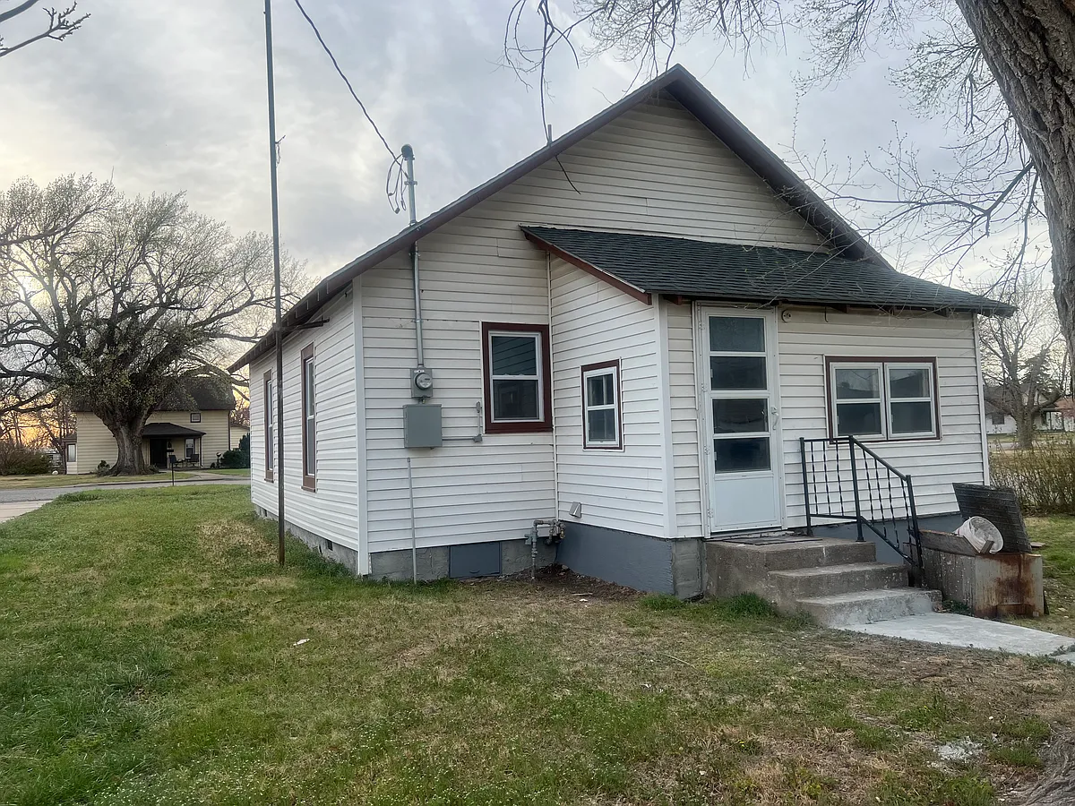 Building Photo - 611 N Exchange St