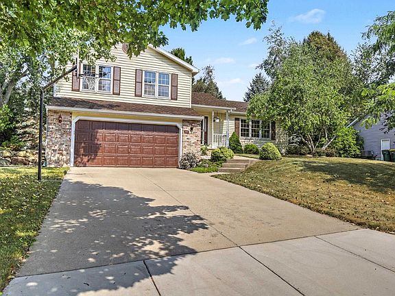 2nd image of 717 Cresthaven Dr