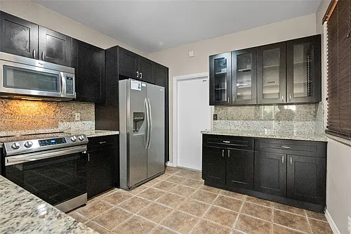 2082 Madeira Dr Photo 1