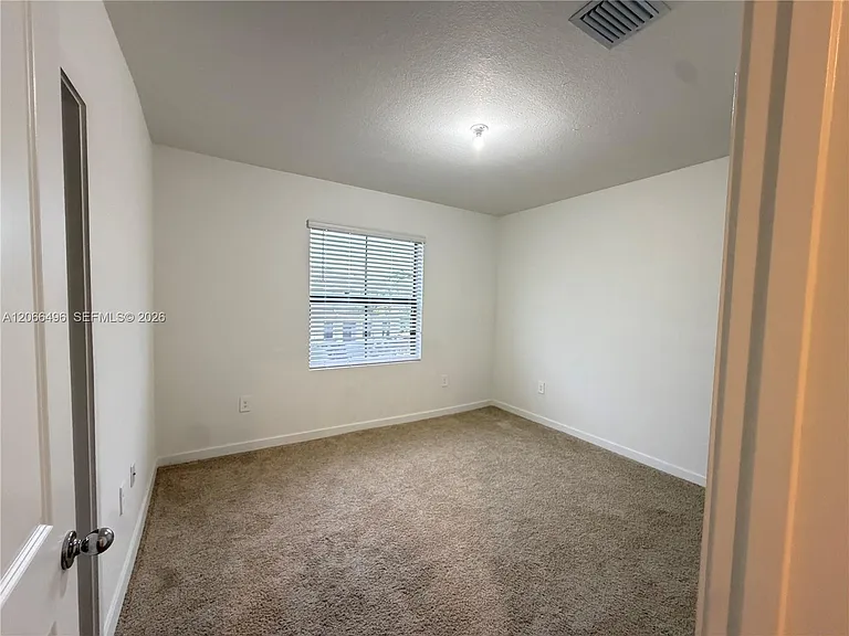 390 NE 12th St — Photo 12