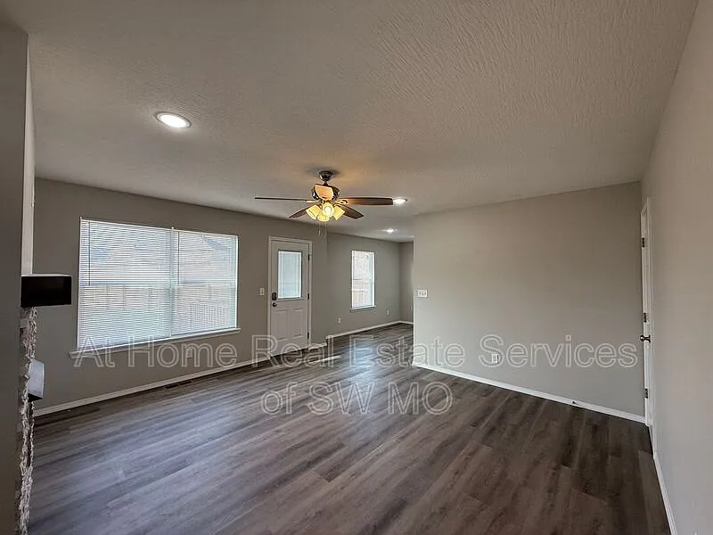 Building Photo - 820 E Watermill Cir