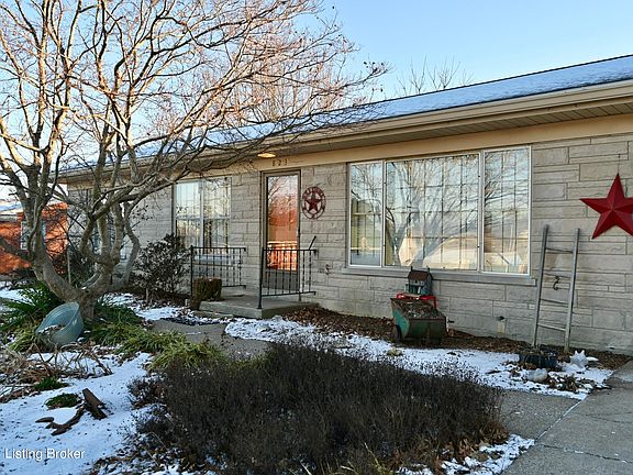 3rd image of 823 Lark Ln