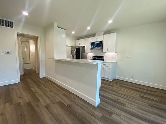 3rd image of 11824 Ocean Park Blvd #4
