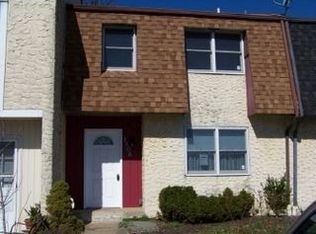 1106 Cedarwood Ln, Newark, DE 19702