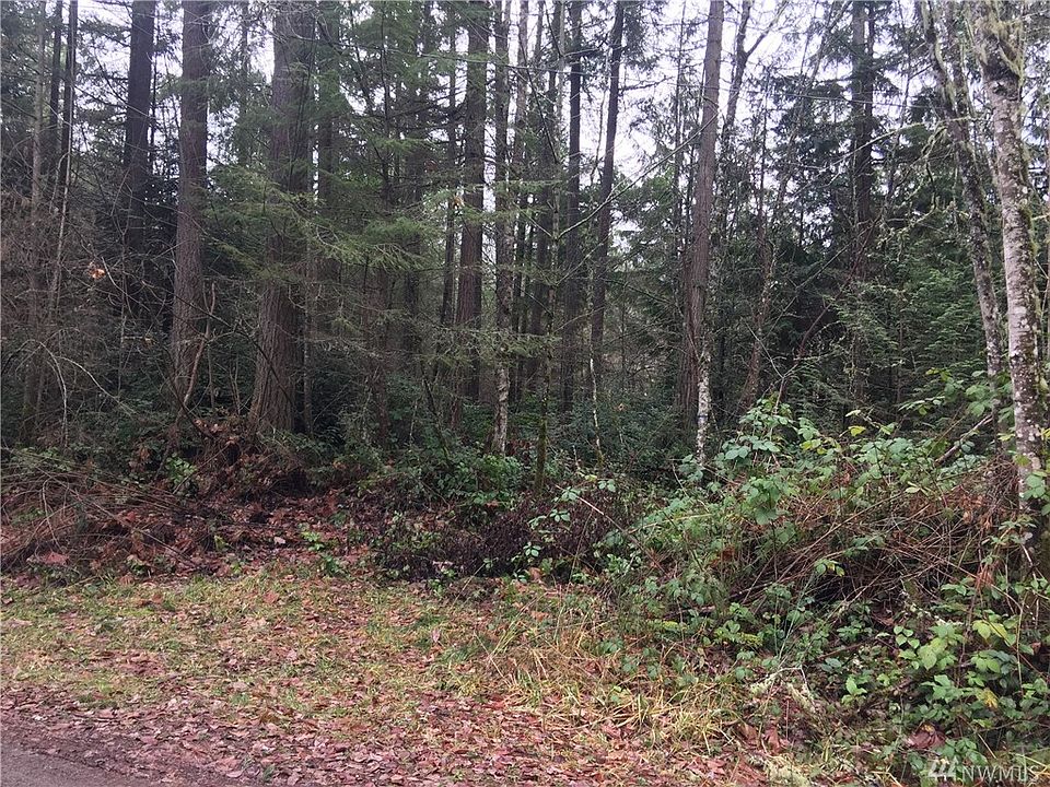 2nd image of 9523 Bucsit Ln NE