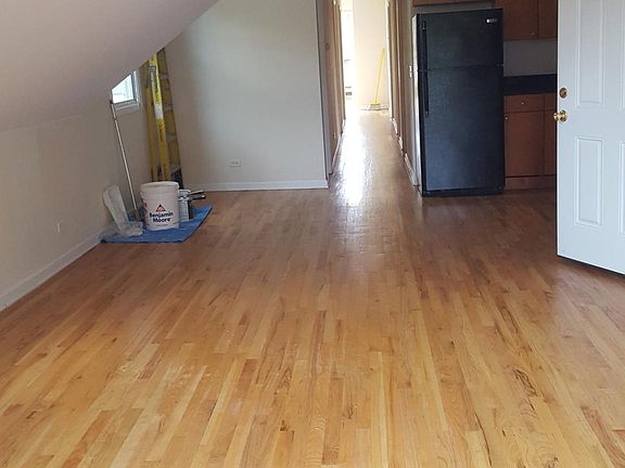 2nd image of 1143 W Wrightwood Ave APT 3F