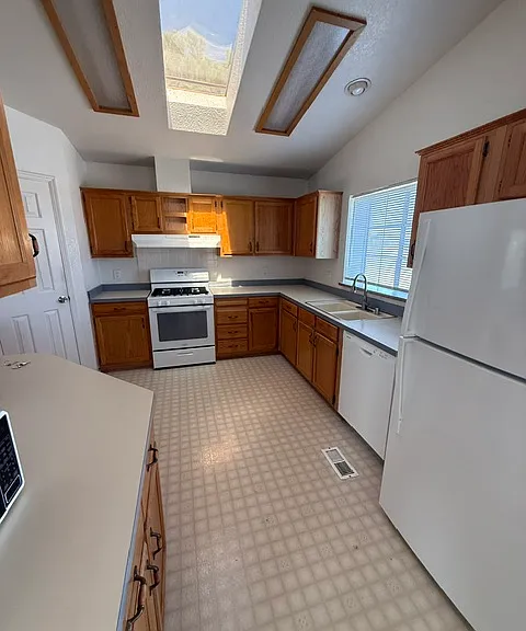 7647 Robben Rd — Photo 7