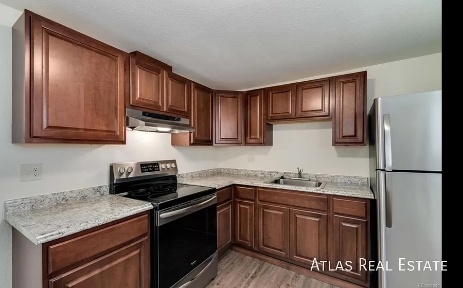 Cozy and well-located 2-bedroom, 1-bath apartment in Wheat Ridge available September! — Photo 3