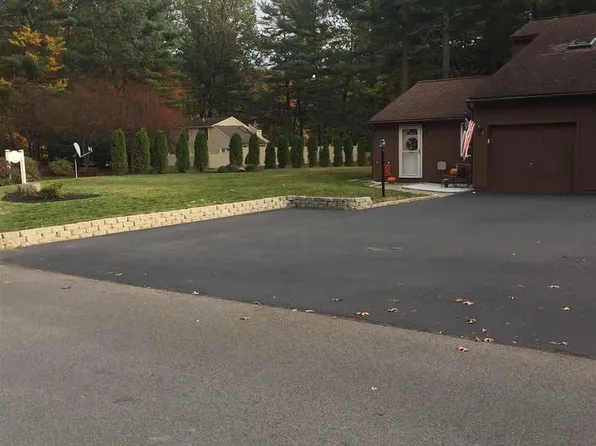 70 Snowberry Rd, Malta, NY 12020