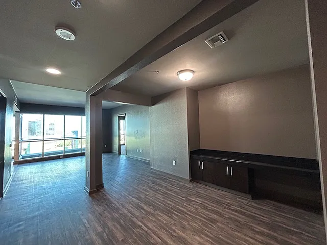 4525 Dean Martin Dr — Photo 2