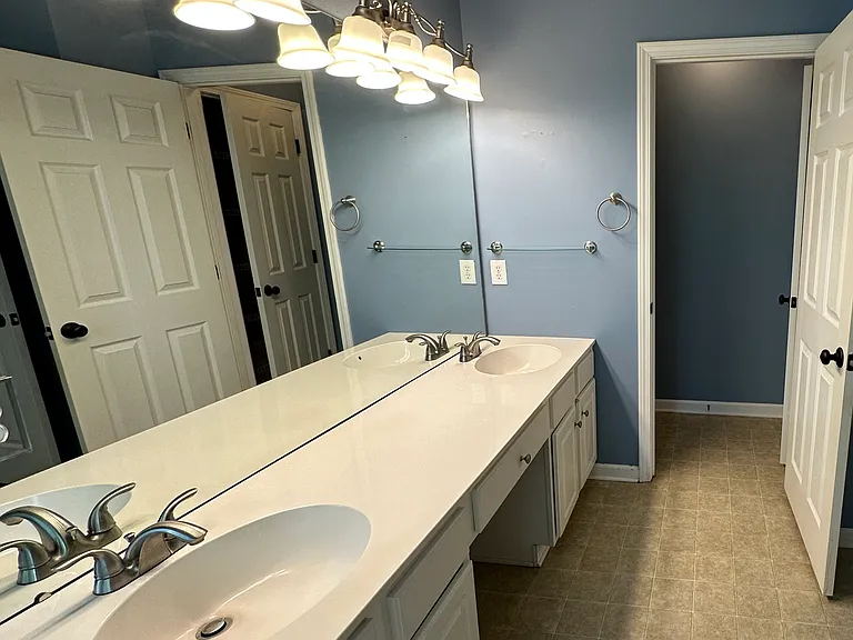 3936 Manor House Dr — Photo 16