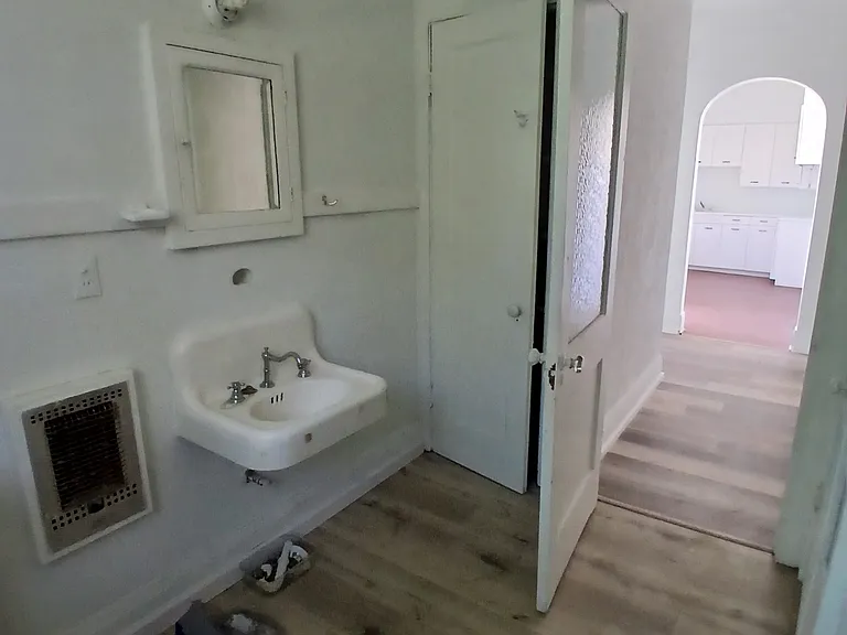 428 E Johnson Ave — Photo 2